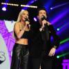 Rita Ora et Nick Grimshaw sur la scène des BBC Teen Awards à Londres, le 8 novembre 2015.