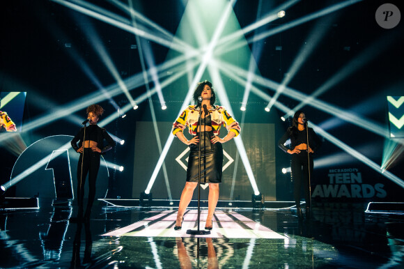 Demi Lovato sur la scène des BBC Teen Awards à Londres, le 8 novembre 2015.