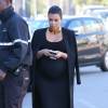 Kim Kardashian, enceinte et de sortie à Beverly Hills. Le 9 novembre 2015.