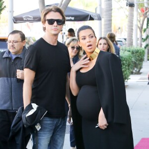 Kim Kardashian et Jonathan Cheban à Beverly Hills, le 9 novembre 2015.