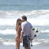 Exclusif - Gisele Bundchen et Tom Brady et leurs enfants en vacances au Costa Rica le 16 mars 2014. Gisele s'amuse avec Vivian sur la plage en la jetant l'air tandis que Tom enseigne à le surf à Benjamin.