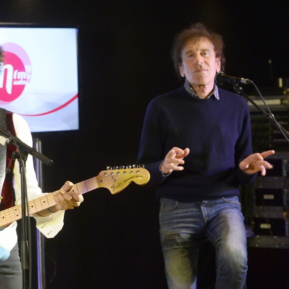 Exclusif - Laurent Voulzy et Alain Souchon - Concert privé MFM Radio de Alain Souchon et Laurent Voulzy sur un bateau-mouche à Paris le 10 novembre 2015. ©Guirec Coadic/Bestimage