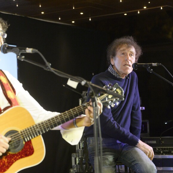 Exclusif - Laurent Voulzy et Alain Souchon - Concert privé MFM Radio de Alain Souchon et Laurent Voulzy sur un bateau-mouche à Paris le 10 novembre 2015. ©Guirec Coadic/Bestimage