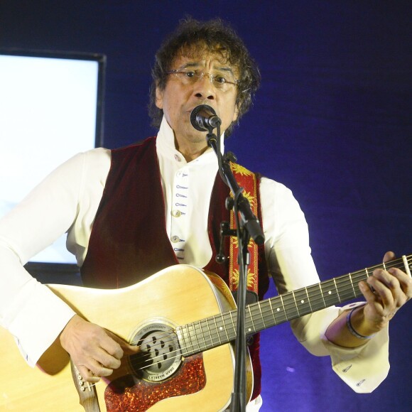Exclusif - Laurent Voulzy - Concert privé MFM Radio de Alain Souchon et Laurent Voulzy sur un bateau-mouche à Paris le 10 novembre 2015. ©Guirec Coadic/Bestimage