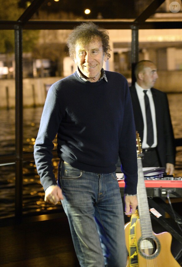 Exclusif - Alain Souchon - Concert privé MFM Radio de Alain Souchon et Laurent Voulzy sur un bateau-mouche à Paris le 10 novembre 2015. ©Guirec Coadic/Bestimage