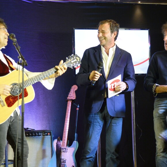 Exclusif - Laurent Voulzy, Bernard Montiel et Alain Souchon - Concert privé MFM Radio de Alain Souchon et Laurent Voulzy sur un bateau-mouche à Paris le 10 novembre 2015. ©Guirec Coadic/Bestimage