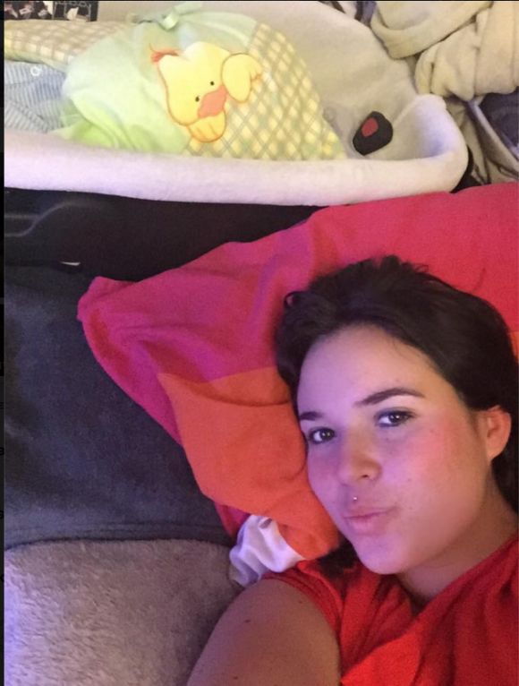 Kelly Helard (Les Ch'tis, Les Anges) : maman d'un petit garçon avec son mari Neymar. Premier selfie avec bébé