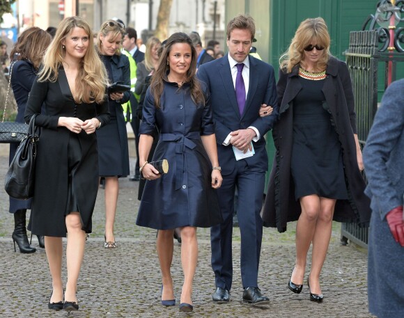 Ben Fogle et sa femme Marina avec Pippa Middleton lors d'une messe à la mémoire de Sir David Frost à Westminster le 13 mars 2014