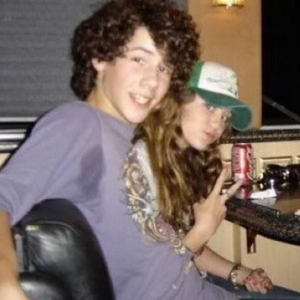 Nick Jonas et Miley Cyrus à l'époque où ils sortaient ensemble, il y a 10 ans.