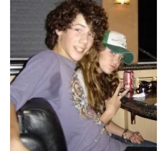 Nick Jonas et Miley Cyrus à l'époque où ils sortaient ensemble, il y a 10 ans.