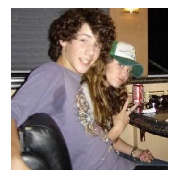 Nick Jonas et Miley Cyrus à l'époque où ils sortaient ensemble, il y a 10 ans.