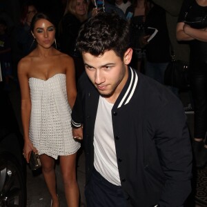 Nick Jonas et sa petite amie Olivia Culpo à la sortie du restaurant Craig à West Hollywood, le 10 mai 2015