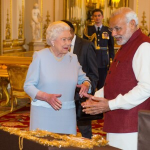 La reine Elisabeth II d'Angleterre reçoit le premier ministre indien Narendra Modi au palais de Buckingham le 13 novembre 2015.