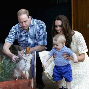 Le prince William et Kate Middleton visitent le Taronga Zoo de Syndey avec leur fils, le prince George dans le cadre de leur tournée en Océanie, le 20 avril 2014.