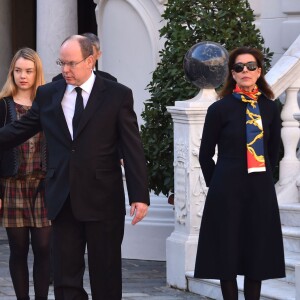 La princesse Charlene de Monaco et le prince Albert II de Monaco, accompagnés par la princesse Caroline et la princesse Alexandra de Hanovre, ont respecté une minute de silence dans la cour d'honneur du palais princier le 16 novembre 2015 à midi, à la mémoire des victimes des attentats perpétrés à Paris le 13 novembre. © Bruno Bebert / Bestimage