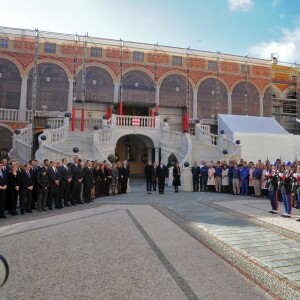 La princesse Charlene de Monaco et le prince Albert II de Monaco, accompagnés par la princesse Caroline et la princesse Alexandra de Hanovre, ont respecté une minute de silence dans la cour d'honneur du palais princier le 16 novembre 2015 à midi, à la mémoire des victimes des attentats perpétrés à Paris le 13 novembre. © Bruno Bebert / Bestimage