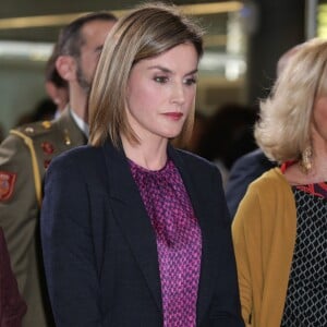 La reine Letizia d'Espagne a observé une minute de silence en hommage aux victimes des attentats de Paris, le 16 novembre 2015 à Madrid avant une réunion de la Fondation Mujeres por Africa.