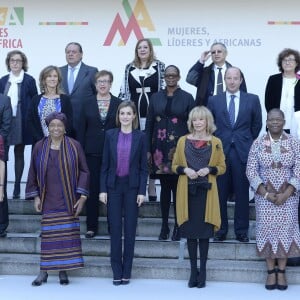 Letizia d'Espagne présidait le 16 novembre 2015 à Madrid une réunion de la Fondation Mujeres por Africa au pavillion des jardins Cecilio Rodriguez au Parque del retiro.