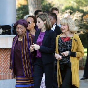 Letizia d'Espagne présidait le 16 novembre 2015 à Madrid une réunion de la Fondation Mujeres por Africa au pavillion des jardins Cecilio Rodriguez au Parque del retiro.