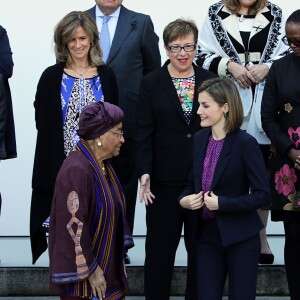 Letizia d'Espagne présidait le 16 novembre 2015 à Madrid une réunion de la Fondation Mujeres por Africa au pavillion des jardins Cecilio Rodriguez au Parque del retiro.