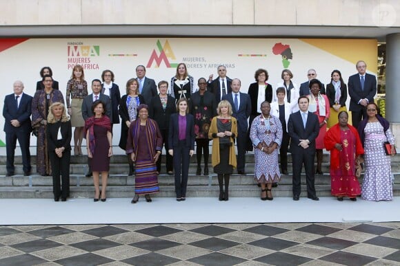 Letizia d'Espagne présidait le 16 novembre 2015 à Madrid une réunion de la Fondation Mujeres por Africa au pavillion des jardins Cecilio Rodriguez au Parque del retiro.