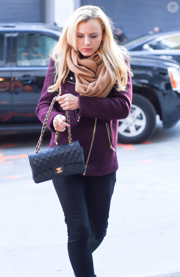 Bree Olson (ex compagne de Charlie Sheen) se promène dans les rues de New York. Le 17 novembre 2015