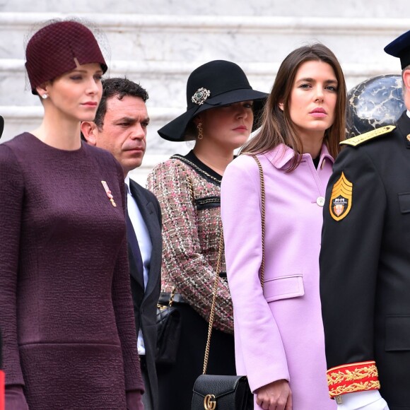 Le prince Albert II de Monaco et sa femme la princesse Charlène de Monaco, Charlotte Casiraghi, Pierre Casiraghi - La famille princière de Monaco dans la cour du palais lors de la Fête Nationale monégasque à Monaco le 19 novembre 2015. © Bruno Bebert / Olivier Huitel / Pool Restreint Monaco / Bestimage