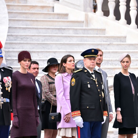 Le prince Albert II de Monaco et sa femme la princesse Charlène de Monaco, Charlotte Casiraghi, Pierre Casiraghi et sa femme Beatrice Borromeo - La famille princière de Monaco dans la cour du palais lors de la Fête Nationale monégasque à Monaco le 19 novembre 2015. © Bruno Bebert / Olivier Huitel / Pool Restreint Monaco / Bestimage