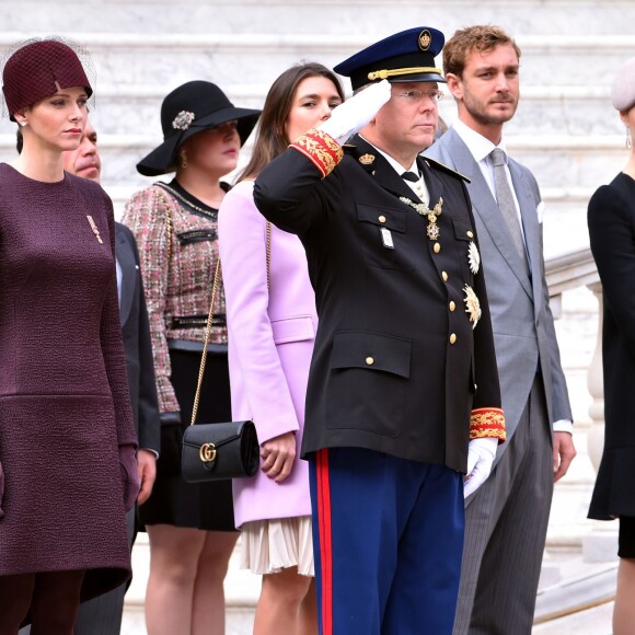 Le prince Albert II de Monaco et sa femme la princesse Charlène de Monaco, Pierre Casiraghi et sa femme Beatrice Borromeo - La famille princière de Monaco dans la cour du palais lors de la Fête Nationale monégasque à Monaco le 19 novembre 2015. © Bruno Bebert / Olivier Huitel / Pool Restreint Monaco / Bestimage