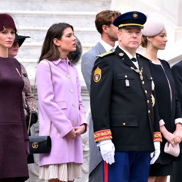 Le prince Albert II de Monaco et sa femme la princesse Charlène de Monaco, Charlotte Casiraghi, Pierre Casiraghi et sa femme Beatrice Borromeo, Louis Ducruet - La famille princière de Monaco dans la cour du palais lors de la Fête Nationale monégasque à Monaco le 19 novembre 2015. © Bruno Bebert / Olivier Huitel / Pool Restreint Monaco / Bestimage