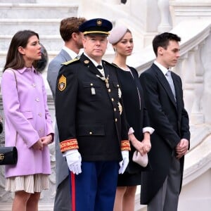 Le prince Albert II de Monaco et sa femme la princesse Charlène de Monaco, Charlotte Casiraghi, Pierre Casiraghi et sa femme Beatrice Borromeo, Louis Ducruet - La famille princière de Monaco dans la cour du palais lors de la Fête Nationale monégasque à Monaco le 19 novembre 2015. © Bruno Bebert / Olivier Huitel / Pool Restreint Monaco / Bestimage