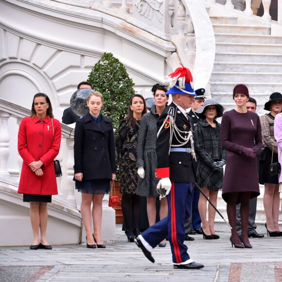 La princesse Stéphanie de Monaco, la princesse Alexandra de Hanovre, la princesse Caroline de Hanovre, la princesse Charlène de Monaco, Charlotte Casiraghi, Pierre Casiraghi et sa femme Beatrice Borromeo, Louis Ducruet - La famille princière de Monaco dans la cour du palais lors de la Fête Nationale monégasque à Monaco le 19 novembre 2015. © Bruno Bebert / Olivier Huitel / Pool Restreint Monaco / Bestimage  Monaco's family for Monaco National Day at the princely palace in Monaco on november 19, 2015.19/11/2015 - 