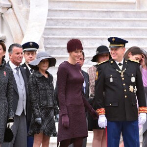 La princesse Caroline de Hanovre, le prince Albert II de Monaco et sa femme la princesse Charlène de Monaco, Charlotte Casiraghi, Pierre Casiraghi et sa femme Beatrice Borromeo - La famille princière de Monaco dans la cour du palais lors de la Fête Nationale monégasque à Monaco le 19 novembre 2015. © Bruno Bebert / Olivier Huitel / Pool Restreint Monaco / Bestimage  Monaco's family for Monaco National Day at the princely palace in Monaco on november 19, 2015.19/11/2015 - 