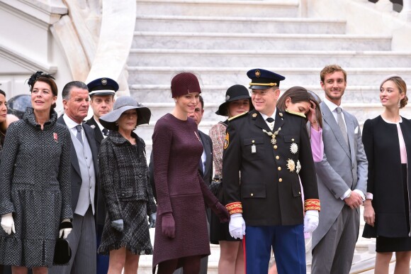 La princesse Caroline de Hanovre, le prince Albert II de Monaco et sa femme la princesse Charlène de Monaco, Charlotte Casiraghi, Pierre Casiraghi et sa femme Beatrice Borromeo - La famille princière de Monaco dans la cour du palais lors de la Fête Nationale monégasque à Monaco le 19 novembre 2015. © Bruno Bebert / Olivier Huitel / Pool Restreint Monaco / Bestimage  Monaco's family for Monaco National Day at the princely palace in Monaco on november 19, 2015.19/11/2015 - 