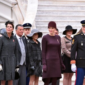 La princesse Caroline de Hanovre, le prince Albert II de Monaco et sa femme la princesse Charlène de Monaco, Pierre Casiraghi et sa femme Beatrice Borromeo, Louis Ducruet - La famille princière de Monaco dans la cour du palais lors de la Fête Nationale monégasque à Monaco le 19 novembre 2015. © Bruno Bebert / Olivier Huitel / Pool Restreint Monaco / Bestimage  Monaco's family for Monaco National Day at the princely palace in Monaco on november 19, 2015.19/11/2015 - 