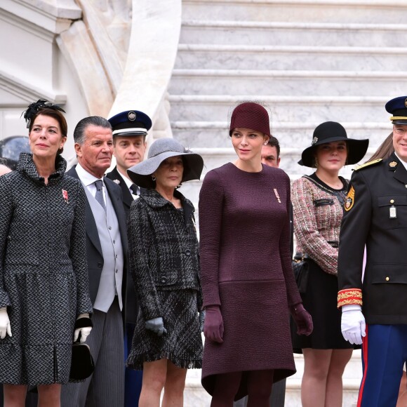 La princesse Caroline de Hanovre, le prince Albert II de Monaco et sa femme la princesse Charlène de Monaco, Pierre Casiraghi et sa femme Beatrice Borromeo, Louis Ducruet - La famille princière de Monaco dans la cour du palais lors de la Fête Nationale monégasque à Monaco le 19 novembre 2015. © Bruno Bebert / Olivier Huitel / Pool Restreint Monaco / Bestimage  Monaco's family for Monaco National Day at the princely palace in Monaco on november 19, 2015.19/11/2015 - 