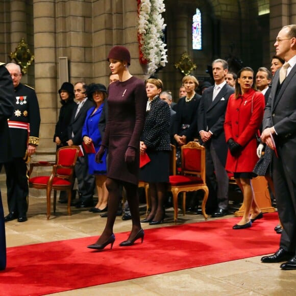 Le prince Albert II, la princesse Charlene, la princesse Stéphanie de Monaco et la princesse Caroline de Hanovre - La famille princière de Monaco en la cathédrale lors de la fête nationale de Monaco. Le 19 novembre 2015 © Bruno Bebert-Olivier Huitel / Pool Restreint Monaco / Bestimage