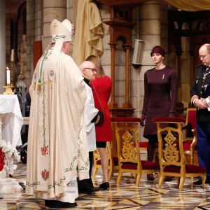 La princesse Charlene et le prince Albert II de Monaco - La famille princière de Monaco en la cathédrale lors de la fête nationale de Monaco. Le 19 novembre 2015 © Bruno Bebert-Olivier Huitel / Pool Restreint Monaco / Bestimage  Princely family of Monaco at the Cathedral of Monaco during the official ceremonies for the Monaco National Day at Cathedrale Notre-Dame-Immaculee de Monaco on November 19, 2015 in Monaco, Monaco19/11/2015 - Monaco