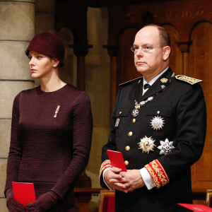 La princesse Charlene et le prince Albert II de Monaco - La famille princière de Monaco en la cathédrale lors de la fête nationale de Monaco. Le 19 novembre 2015 © Bruno Bebert-Olivier Huitel / Pool Restreint Monaco / Bestimage