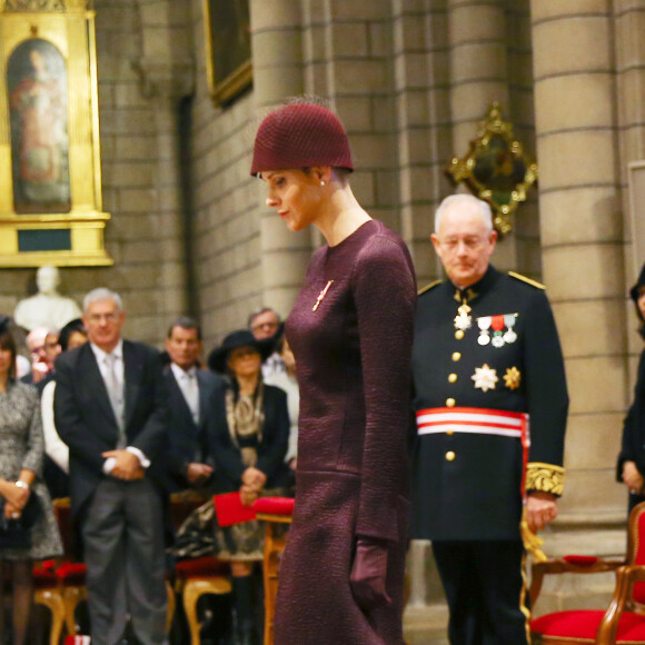 La princesse Charlene de Monaco - La famille princière de Monaco en la cathédrale lors de la fête nationale de Monaco. Le 19 novembre 2015 © Bruno Bebert-Olivier Huitel / Pool Restreint Monaco / Bestimage  Princely family of Monaco at the Cathedral of Monaco during the official ceremonies for the Monaco National Day at Cathedrale Notre-Dame-Immaculee de Monaco on November 19, 2015 in Monaco, Monaco19/11/2015 - Monaco