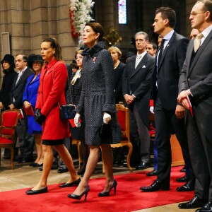 La princesse Stéphanie de Monaco et la princesse Caroline de Hanovre - La famille princière de Monaco en la cathédrale lors de la fête nationale de Monaco. Le 19 novembre 2015 © Bruno Bebert-Olivier Huitel / Pool Restreint Monaco / Bestimage  Princely family of Monaco at the Cathedral of Monaco during the official ceremonies for the Monaco National Day at Cathedrale Notre-Dame-Immaculee de Monaco on November 19, 2015 in Monaco, Monaco19/11/2015 - Monaco