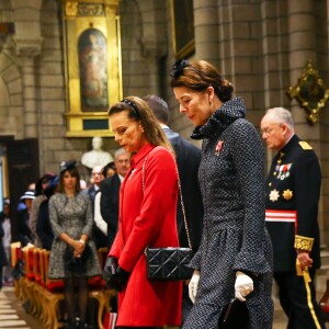 La princesse Stéphanie de Monaco et la princesse Caroline de Hanovre - La famille princière de Monaco en la cathédrale lors de la fête nationale de Monaco. Le 19 novembre 2015 © Bruno Bebert-Olivier Huitel / Pool Restreint Monaco / Bestimage  Princely family of Monaco at the Cathedral of Monaco during the official ceremonies for the Monaco National Day at Cathedrale Notre-Dame-Immaculee de Monaco on November 19, 2015 in Monaco, Monaco19/11/2015 - Monaco