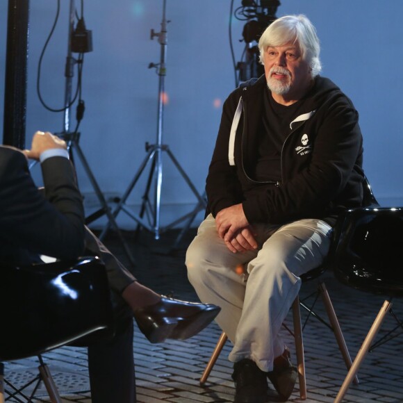 Exclusif - Paul Watson (co-fondateur de Greenpeace et fondateur de Sea Shepherd), Bernard Montiel - Enregistrement de l'émission "Animaux Stars", qui sera diffusée en juin 2016 sur la chaîne TV Animaux, au Bastille Design Center à Paris. Le 17 novembre 2015. 