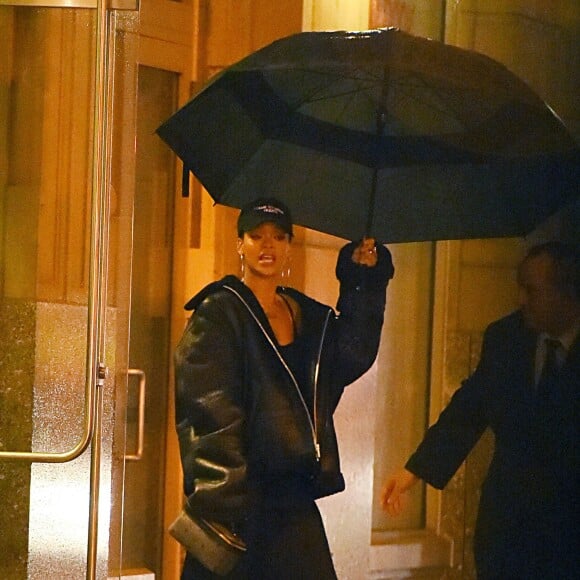 Rihanna arrive à l'Up&Down pour assister à l'after-show party de Travi$ Scott'. New York, le 19 novembre 2015.