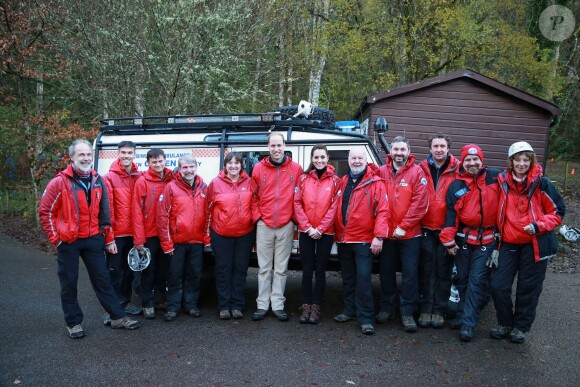 La duchesse de Cambridge, Catherine Kate Middleton et le prince William s'essayent à l'escalade lors d'une visite au Towers Residential Outdoor Education Centre le 20 novembre 2015 à Capel Curig.  CAPEL CURIG, UNITED KINGDOM - NOVEMBER 20: Catherine, Duchess of Cambridge ascends a climbing wall as she visits the Towers Residential Outdoor Education Centre on November 20, 2015 in Capel Curig, United Kingdom. The Towers is an outdoor education centre run by Wolverhampton Council providing adventure activities for children.20/11/2015 - Capel Curig