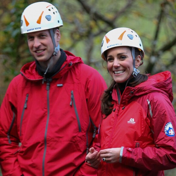 Catherine Kate Middleton, duchesse de Cambridge et le prince William, duc de Cambridge, font de l'escalade au centre d'activités pour les enfants de Capel Curig le 20 novembre 2015.  20th November 2015 Wales UK Britain'sPrince William and Catherine, Duchess of Cambridge during a visit to Towers Residential Outdoor Education Centre on November 20, 2015 in Capel Curig, United Kingdom. The Towers is an outdoor education centre run by Wolverhampton Council providing adventure activities for children.20/11/2015 - Capel Curig