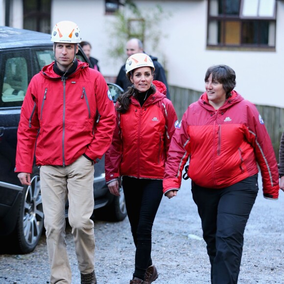 Catherine Kate Middleton, duchesse de Cambridge et le prince William, duc de Cambridge, font de l'escalade au centre d'activités pour les enfants de Capel Curig le 20 novembre 2015.  20th November 2015 Wales UK Britain'sPrince William and Catherine, Duchess of Cambridge during a visit to Towers Residential Outdoor Education Centre on November 20, 2015 in Capel Curig, United Kingdom. The Towers is an outdoor education centre run by Wolverhampton Council providing adventure activities for children.20/11/2015 - Capel Curig