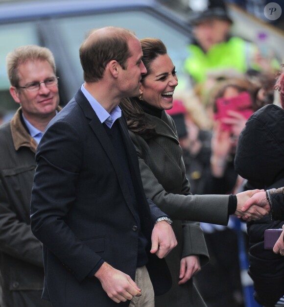 Le prince William, duc de Cambridge, et Catherine Kate Middleton, duchesse de Cambridge, en visite dans la ville de Caernarfon dans le 20 novembre 2015.  Prince William and Catherine have visited a photography project run by charity Mind in Caernarfon, Gwynedd. They also saw the work of GISDA which provides help and training for vulnerable young people in the town. 20 November 2015.20/11/2015 - Caernarfon