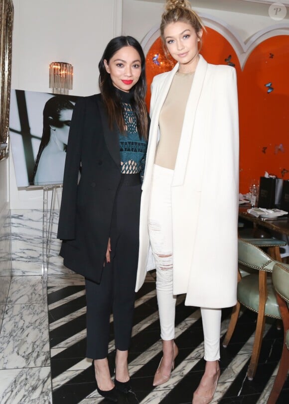 Monica Rose et Gigi Hadid lors de la soirée pour célébrer la collection Monica Rose X Sarah Chloe à Los Angeles le 19 novembre 2015