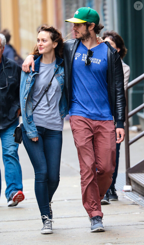 Leighton Meester et son mari Adam Brody se baladent en amoureux dans les rues de New York, le 15 mai 2014 '